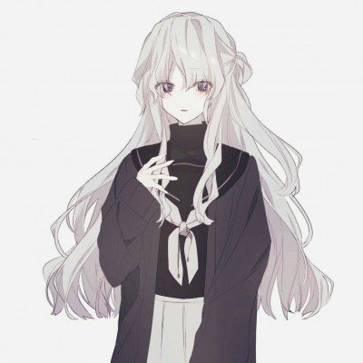 两女子推护理床上的老人赏花